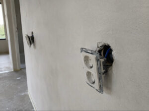 Losse bungelende stopcontact